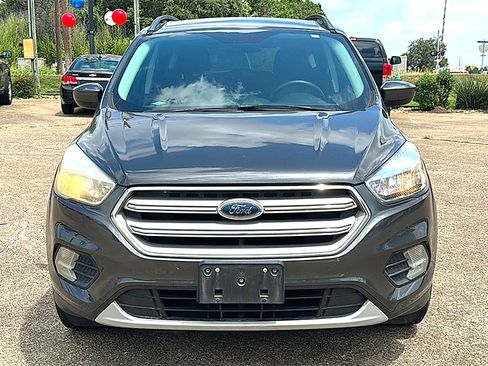 Used 2018 Ford Escape SE FWD image 11