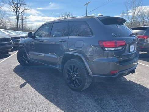 Used 2017 Jeep Grand Cherokee Altitude image 33