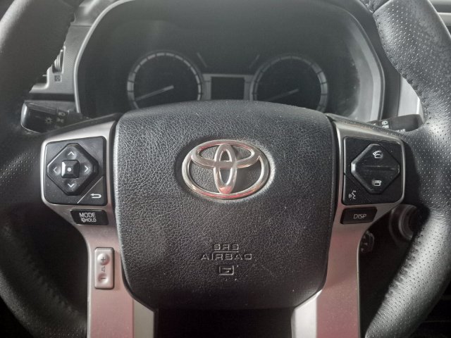 Used 2018 Toyota 4Runner SR5 AWD/4WD image 18