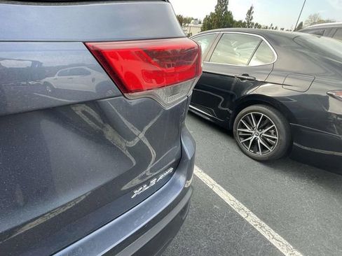 Used 2019 Toyota Highlander XLE image 12