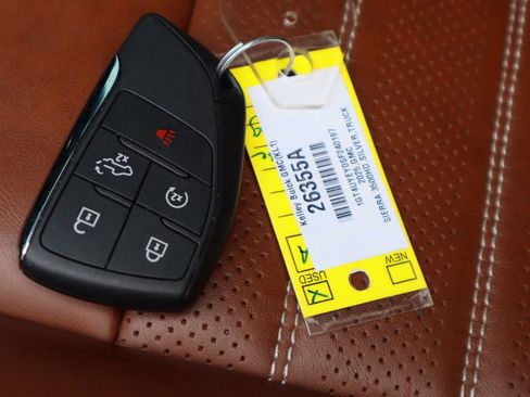 Used 2025 GMC Sierra 3500 Denali Ultimate image 35