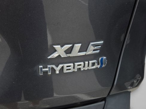 Used 2021 Toyota RAV4 XLE image 5