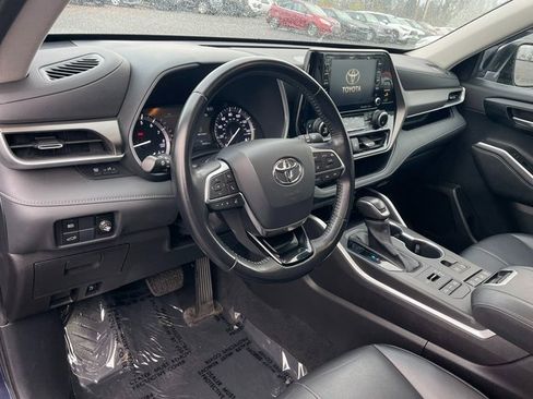 Used 2020 Toyota Highlander XLE image 12