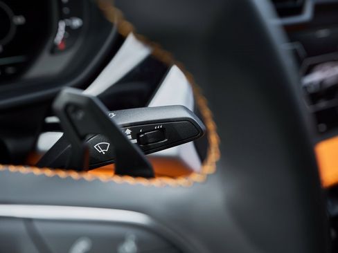 Used 2025 Lamborghini Urus SE image 59