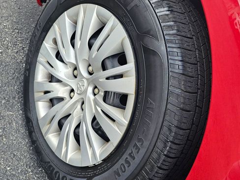Used 2014 Toyota Camry LE FWD image 3