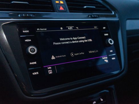 Certified 2023 Volkswagen Tiguan SE R-Line image 17