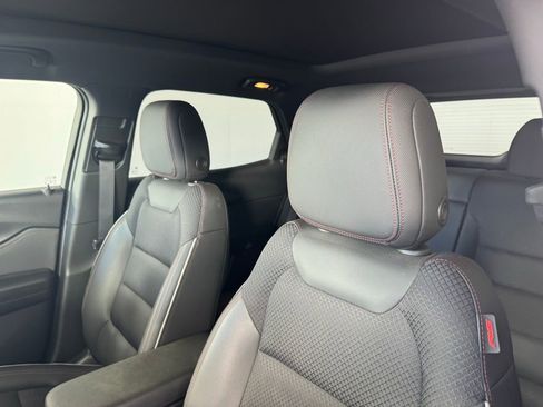 Used 2023 Chevrolet TrailBlazer RS w/ Sun and Liftgate Package image 3