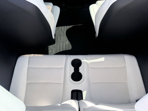 Used 2022 Tesla Model X image 17