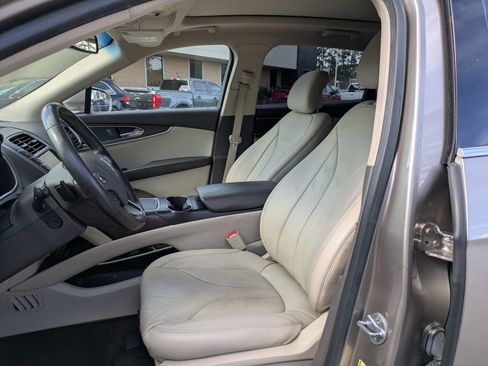 Used 2018 Lincoln MKX Reserve w/ Driver Assistance Package image 24