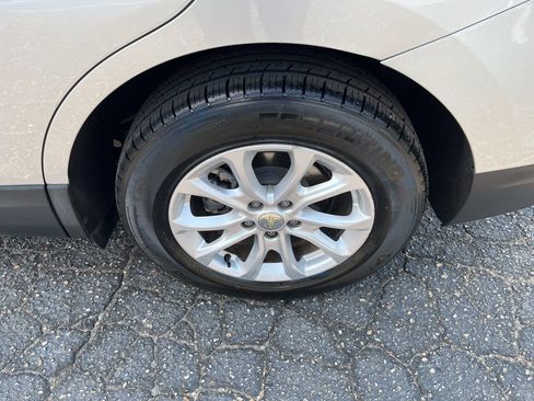 Used 2020 Chevrolet Equinox LS FWD image 9