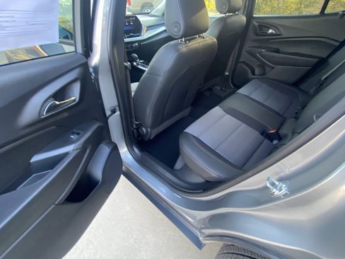 Used 2025 Chevrolet Trax LT w/ LT Convenience Package image 15