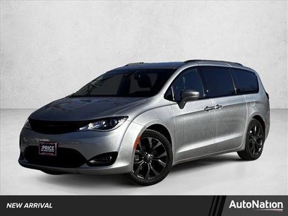Used 2018 Chrysler Pacifica Touring-L w/ Premium Audio Group
