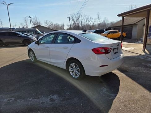 Used 2019 Chevrolet Cruze LS w/ LS Convenience Package FWD image 4