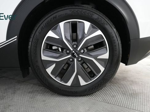 Used 2024 Kia EV6 Light RWD image 9