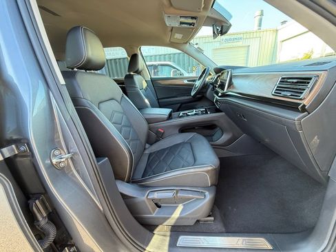 Used 2025 Volkswagen Atlas SE AWD/4WD image 26