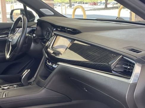 Used 2021 Cadillac XT6 Premium Luxury FWD image 30