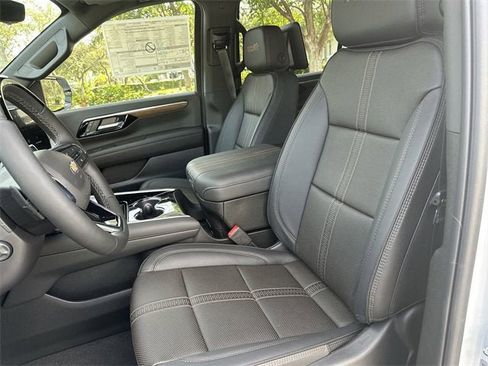 New 2026 Chevrolet Suburban High Country image 13