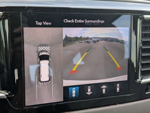 Used 2019 Chrysler Pacifica Touring-L Plus w/ Advanced Safetytec Group FWD image 13