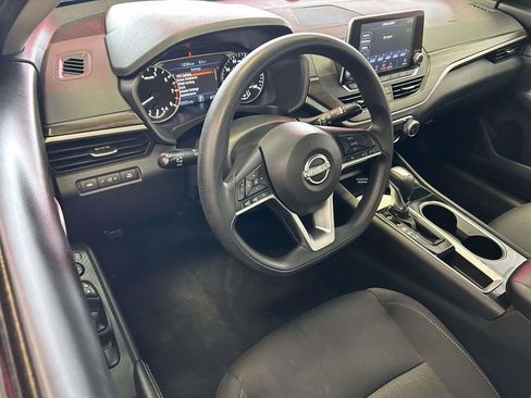 Used 2024 Nissan Altima 2.5 SV FWD image 13