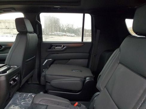 New 2026 GMC Yukon XL Denali image 11