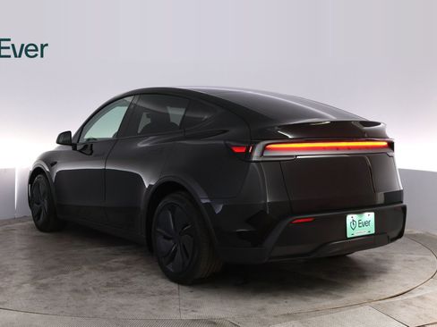Used 2026 Tesla Model Y Long Range RWD image 17