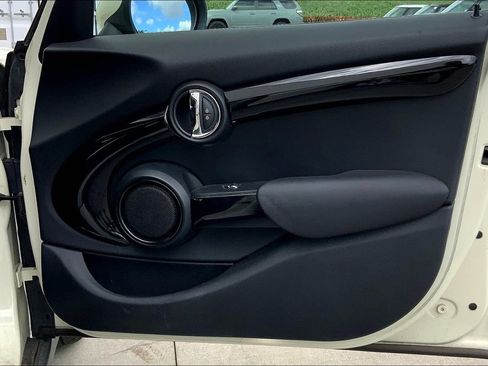 Used 2019 MINI Cooper S image 19