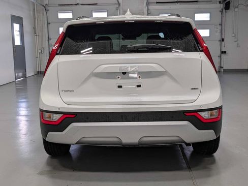 Used 2024 Kia Niro EX FWD image 9