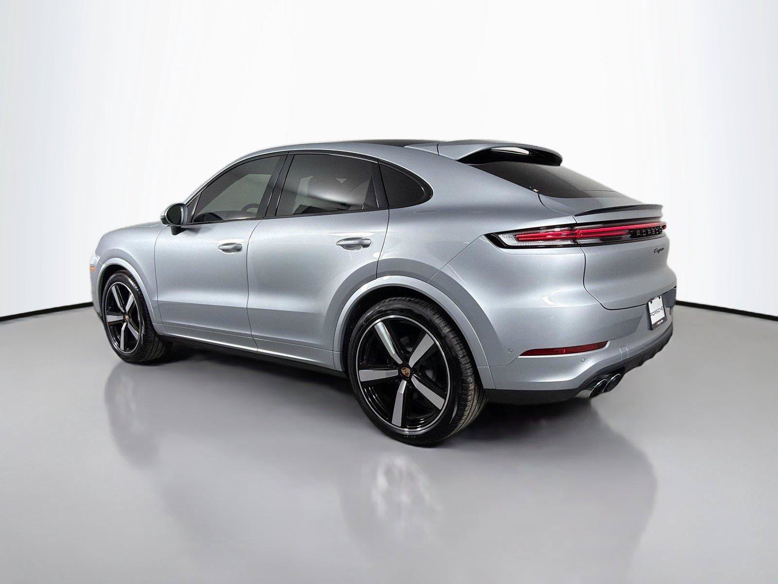 Certified 2025 Porsche Cayenne Coupe AWD/4WD image 3