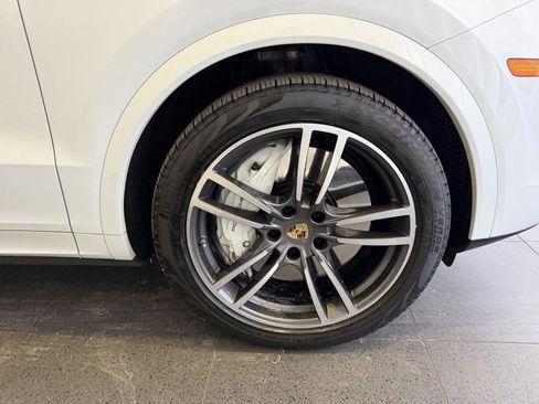 Certified 2023 Porsche Cayenne Turbo image 13