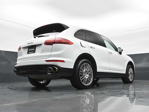 Used 2015 Porsche Cayenne S AWD/4WD image 38