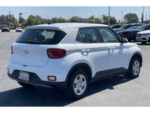 Used 2020 Hyundai Venue SE FWD image 5