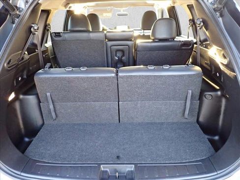 Used 2024 Mitsubishi Outlander SE image 8