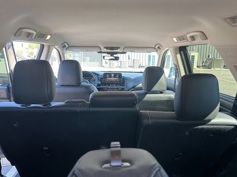 Used 2025 Nissan Pathfinder SL AWD/4WD image 24