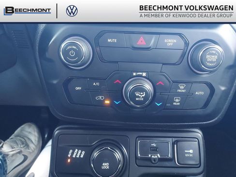 Used 2018 Jeep Renegade Limited w/ UConnect 8.4 Nav Group AWD/4WD image 15