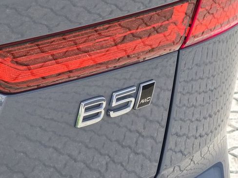 Used 2023 Volvo XC60 B5 Plus image 9