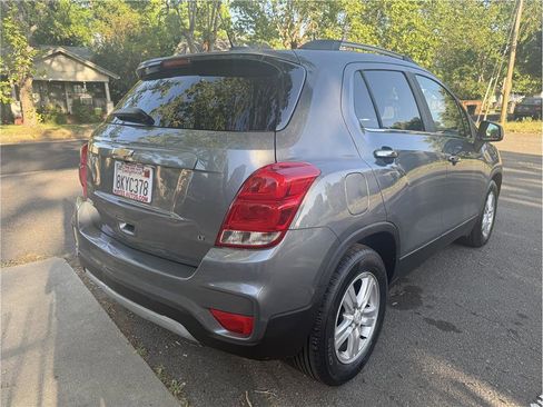Used 2019 Chevrolet Trax LT w/ LT Convenience Package FWD image 5