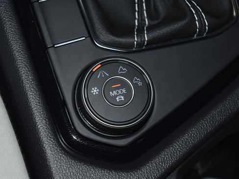 New 2025 Volkswagen Taos SE image 13