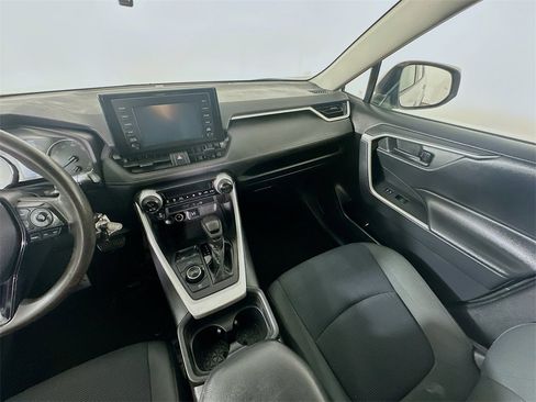 Used 2019 Toyota RAV4 LE image 11