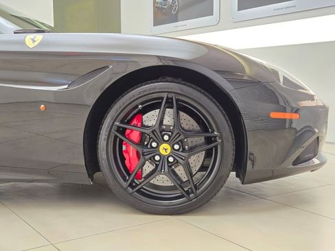 Used 2015 Ferrari California T RWD image 8