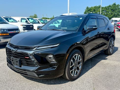 Used 2024 Chevrolet Blazer RS w/ Driver Confidence II Package AWD/4WD image 3