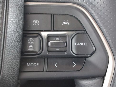 Certified 2025 Toyota 4Runner SR5 AWD/4WD image 30