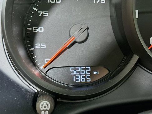 Used 2024 Porsche 718 Cayman RWD image 15