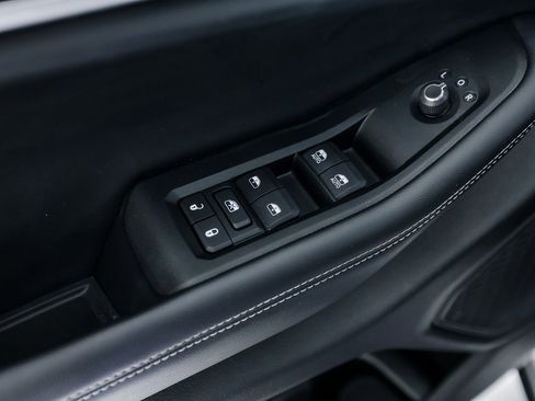 Used 2024 Jeep Grand Cherokee Limited w/ Black Appearance Package image 22