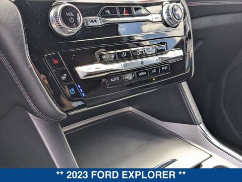 Used 2023 Ford Explorer Platinum w/ Technology Package image 17