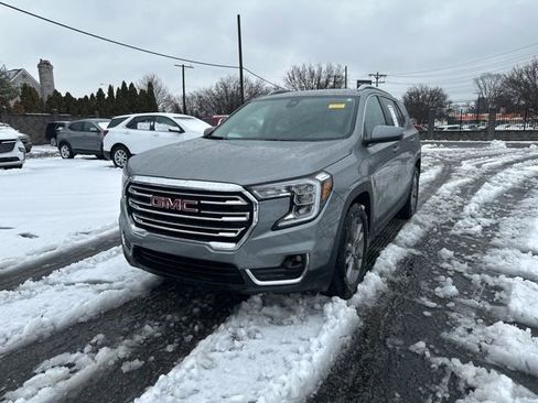 Used 2023 GMC Terrain SLT w/ Infotainment Package II image 1