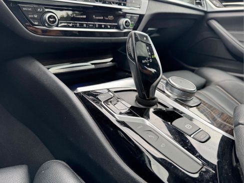 Used 2019 BMW 530e w/ Premium Package RWD image 26