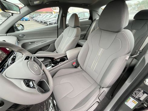 Used 2025 Hyundai Elantra SEL image 36