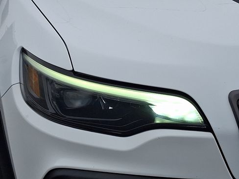 Used 2022 Jeep Cherokee Trailhawk image 10