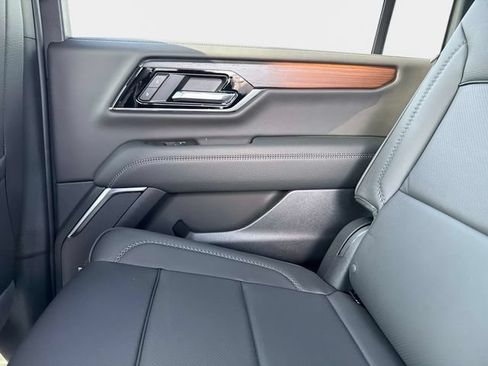 New 2026 GMC Yukon XL Denali w/ Denali Reserve Package AWD/4WD image 14