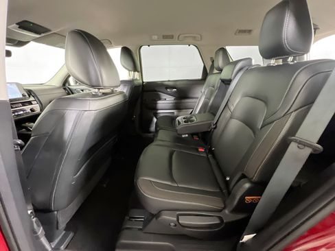 Used 2023 Nissan Pathfinder SL w/ Black Appearance Package AWD/4WD image 24